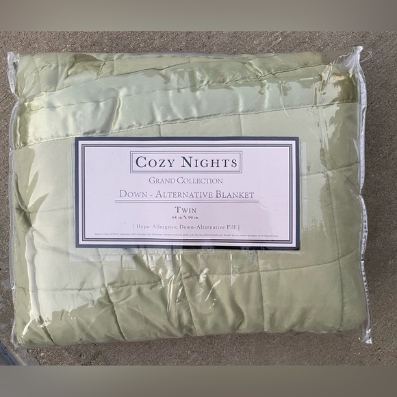 cozy nights Other - Sage Cozy Nights Grand Collection Down-Alternative Blanket
